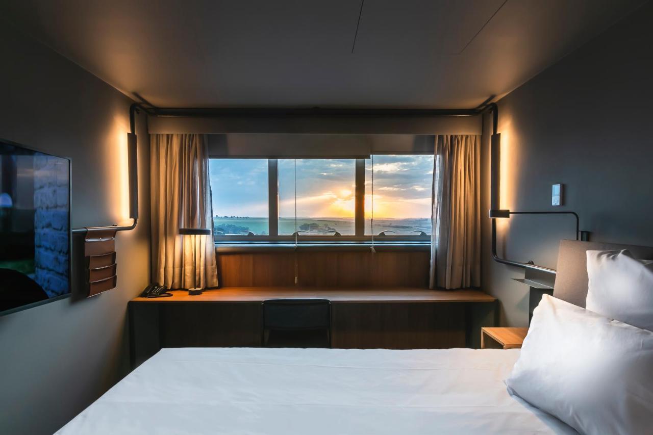 Novotel Ленсойс Паулиста Екстериор снимка