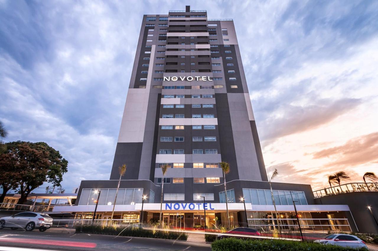 Novotel Ленсойс Паулиста Екстериор снимка