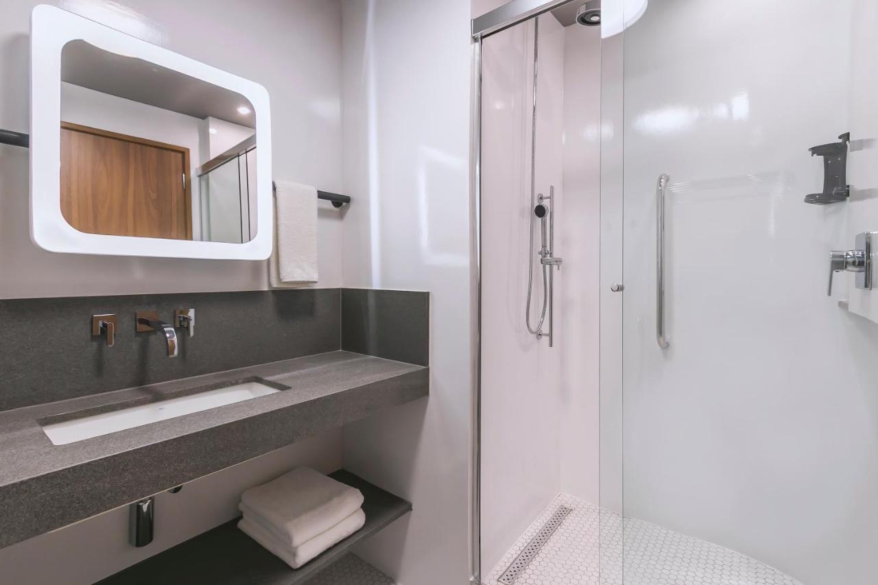Novotel Ленсойс Паулиста Екстериор снимка